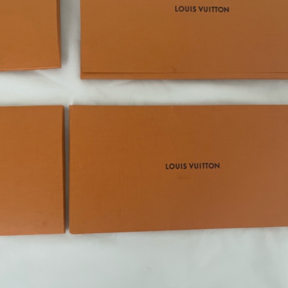 4 rectangular Louis Vuitton envelope - Picture 2 of 5